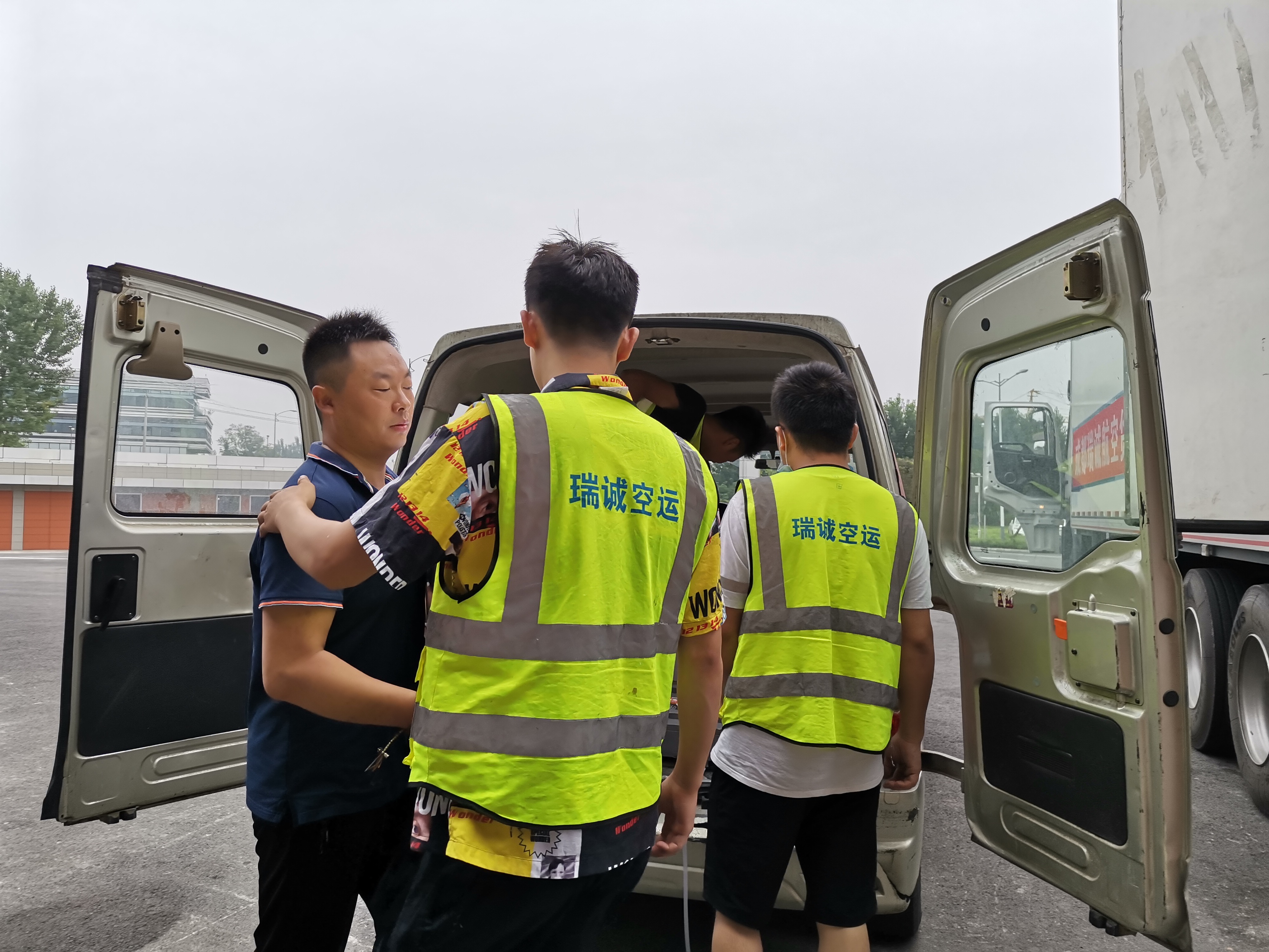 成都到新疆航空貨運(yùn)當(dāng)天件-四川機(jī)場(chǎng)空運(yùn)物流